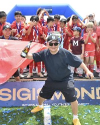 皇冠体育登录入口-人民日报央视点赞 董路将40万奖金全分给14个孩子 网友打赏也分了