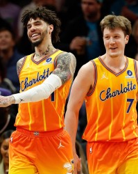 皇冠体育官方入口-赛季至今四人投进200+记三分：克尼佩尔、马克西、三球、吉莱斯皮