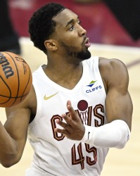 皇冠体育登录入口-米球王！米切尔18投10中&amp;罚球12中11 砍34分2板5助1断&amp;正负值+11