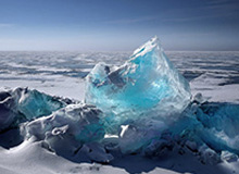 皇冠体育-少打一人!三镇球员阿德里亚诺铲球领到第二张黄牌,被红牌罚下